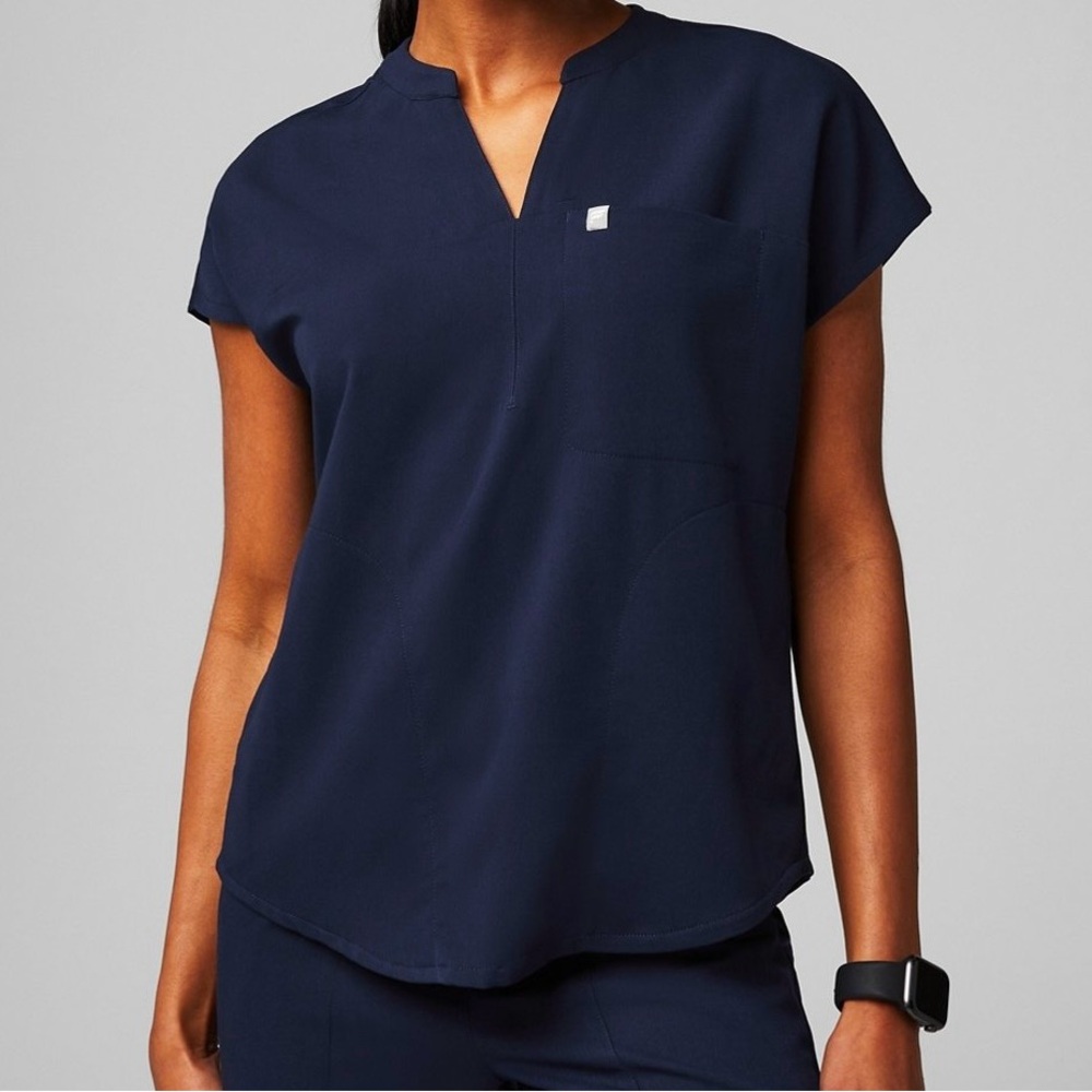 Fabletics Evolve navy oversized scrub top